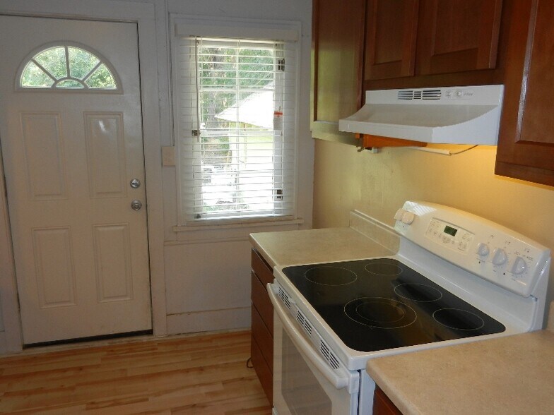 Building Photo - 632 S Loomis Ave