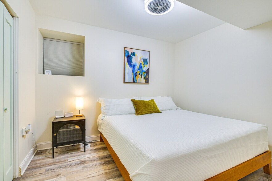 Building Photo - 4829 S Forrestville Ave