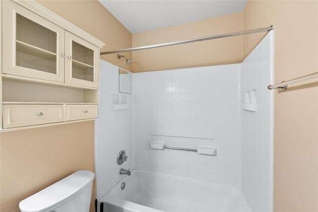 Building Photo - 6013 Negley