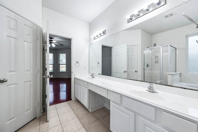 Building Photo - 2032 Creek Shore Ln