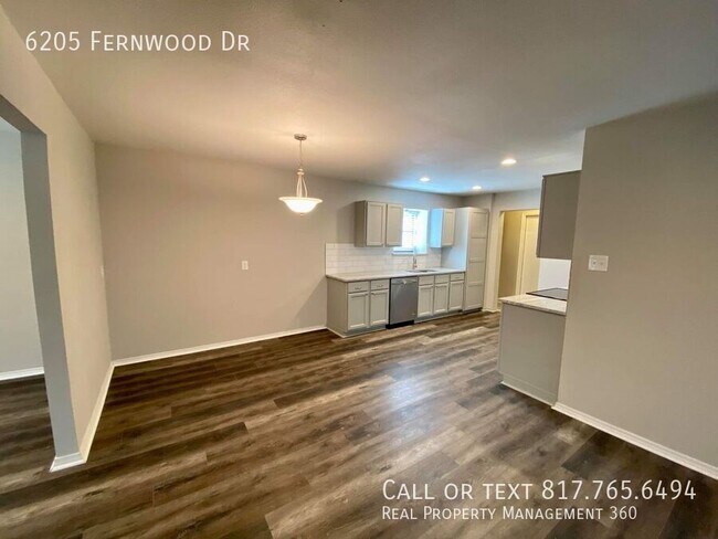 Building Photo - 6205 Fernwood Dr