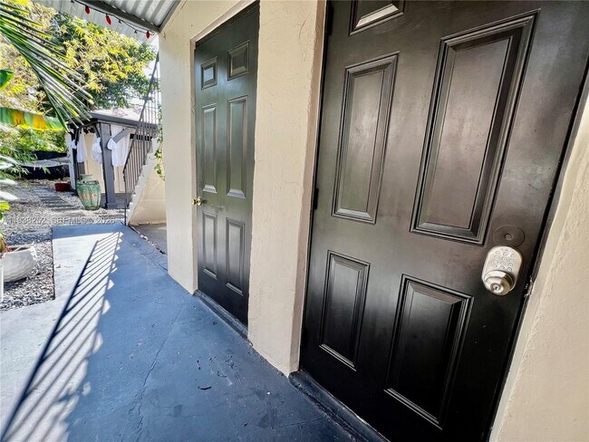 Building Photo - 3522 SW 25th St