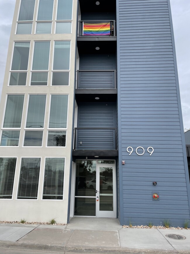 Building Photo - 9th Station