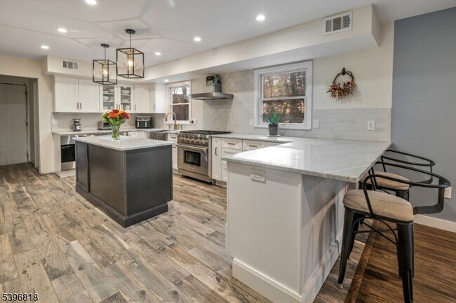 Building Photo - 18 Lisa Dr