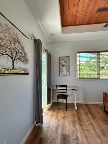 Building Photo - 15-1606-1606 2nd Ave