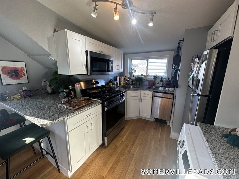 Building Photo - 287 Beacon St