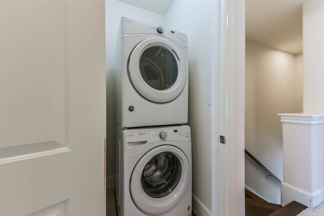 Building Photo - 9450 London Bridge Station