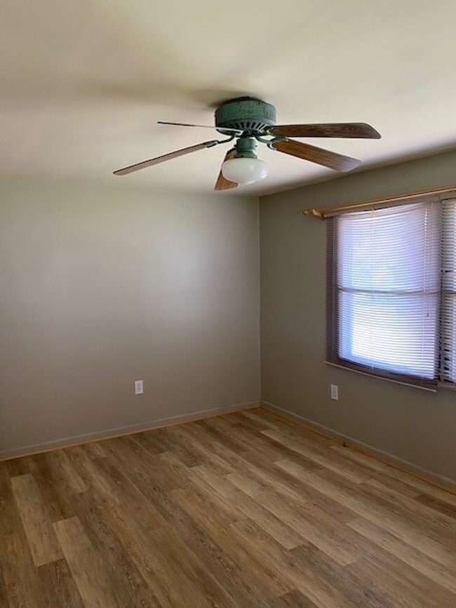 Building Photo - Introducing a charming 3-bedroom, 2-bathroom house located in the desirable Carolina Beach, NC.