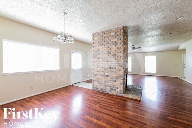 Building Photo - 21407 Highland Knolls Dr