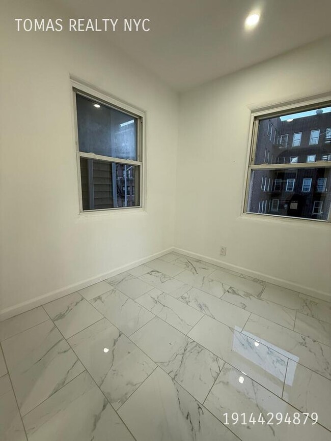 Building Photo - 41 Caryl Ave