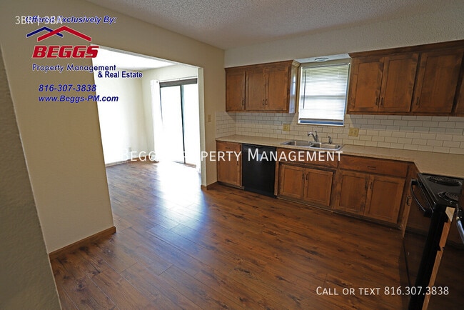 Building Photo - 1221 Broadmore Ln