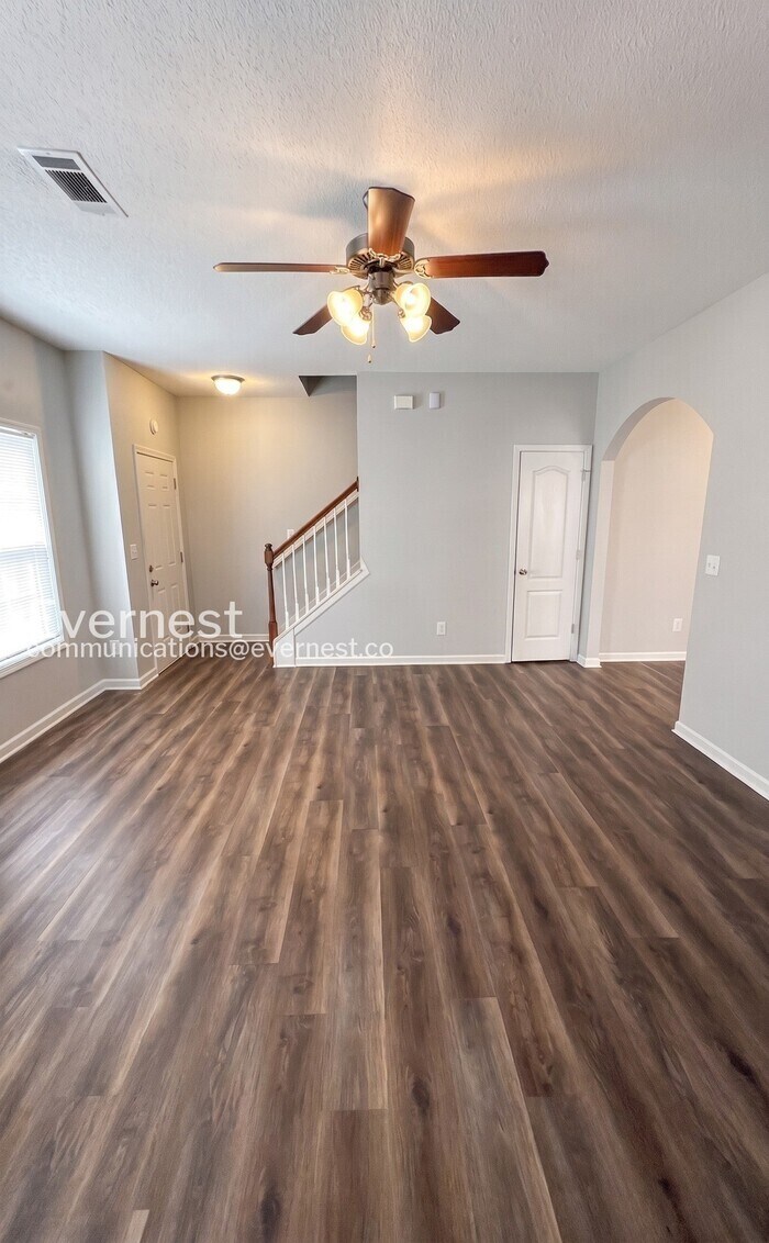 Building Photo - 8631 Thomas Ln