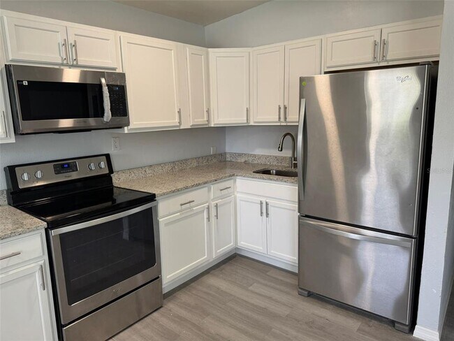 Building Photo - 5605 Cortez Dr