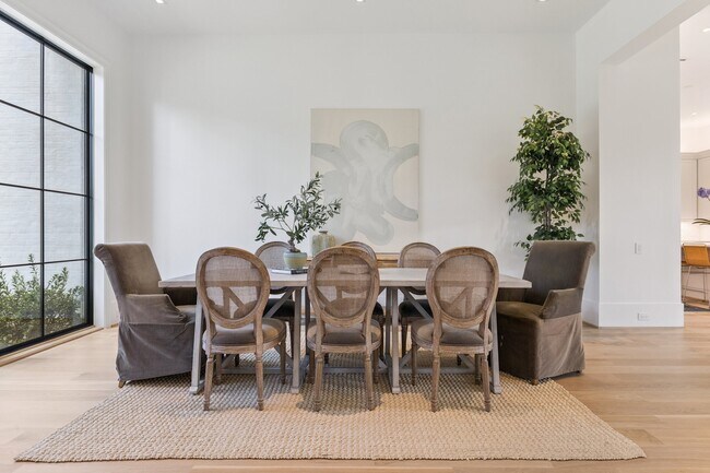 Building Photo - 2711 Eastgrove Ln