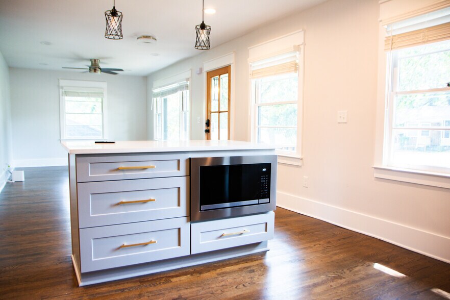 Building Photo - 3056 Cloverhurst Dr