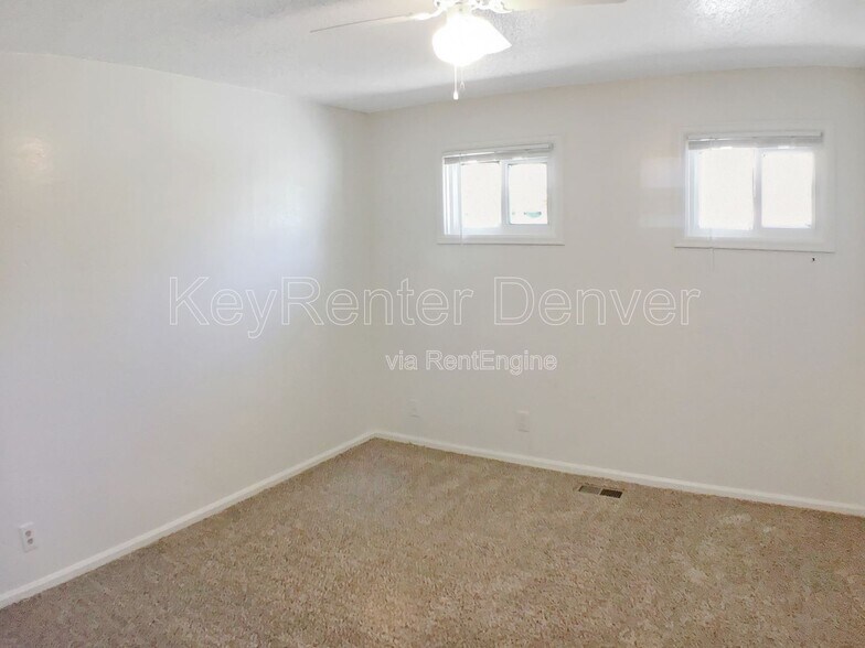 Building Photo - 1995 Ingalls St