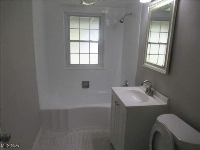 Building Photo - 6453 Poplar Dr