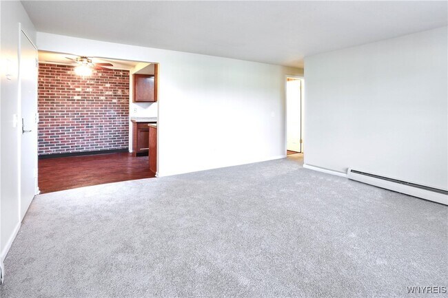 Building Photo - 8 Chestnut Ridge Ln