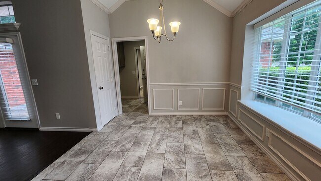 Building Photo - 3817 Yellowstone Pl