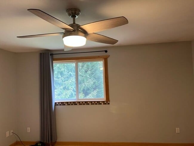 Building Photo - 26525 Fox Hill Dr N