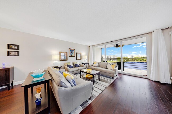 Building Photo - 3051 N Course Dr