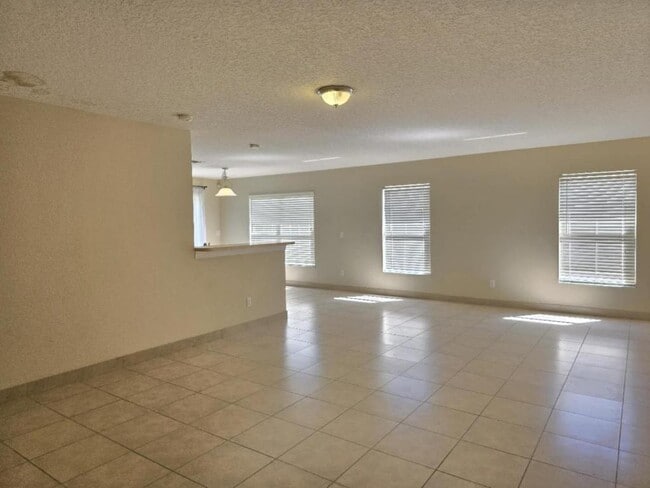 Building Photo - 618 Windrose Dr