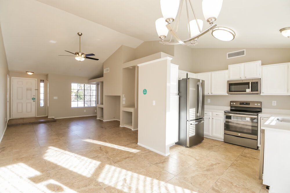 Building Photo - 657 W Shawnee Dr