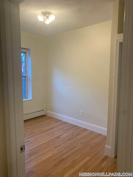 Building Photo - 16 Wait St