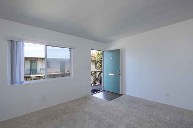 Building Photo - 2 Bedroom + 1 Bathroom Apartment | Oxnard Shores | Unfurnished