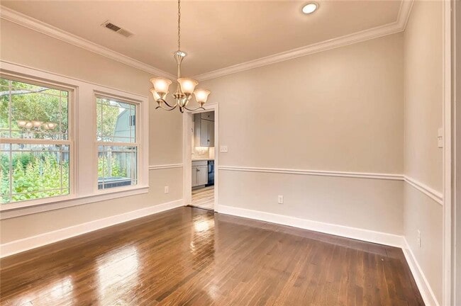 Building Photo - 811 1/2 E 38th St