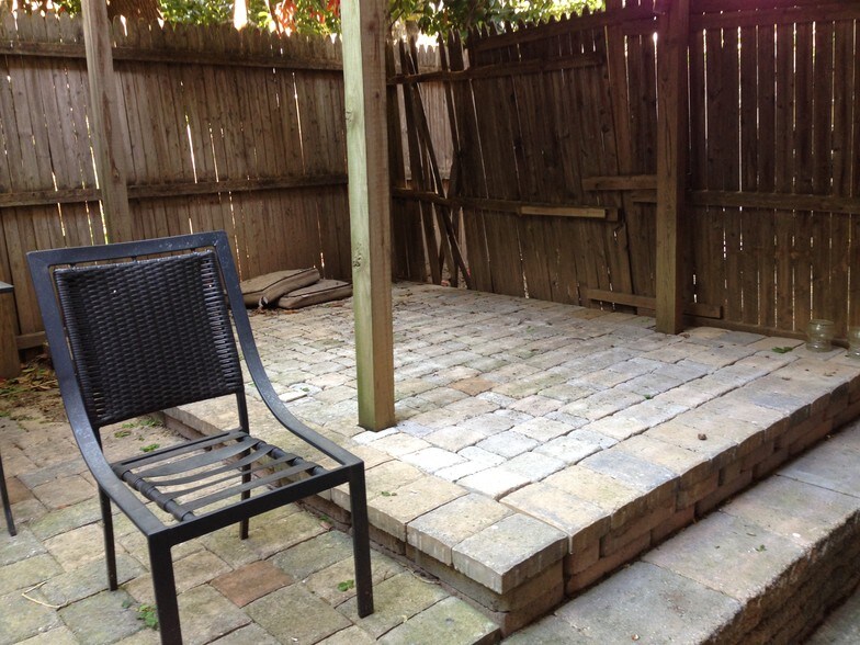 Building Photo - 1653 Park Rd NW