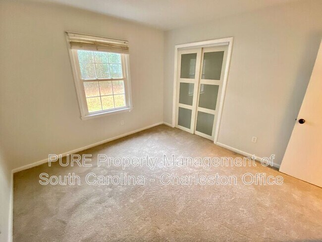 Building Photo - 7648 Hillview Ln