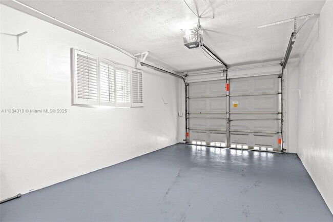 Building Photo - 838 NW 10th Ave