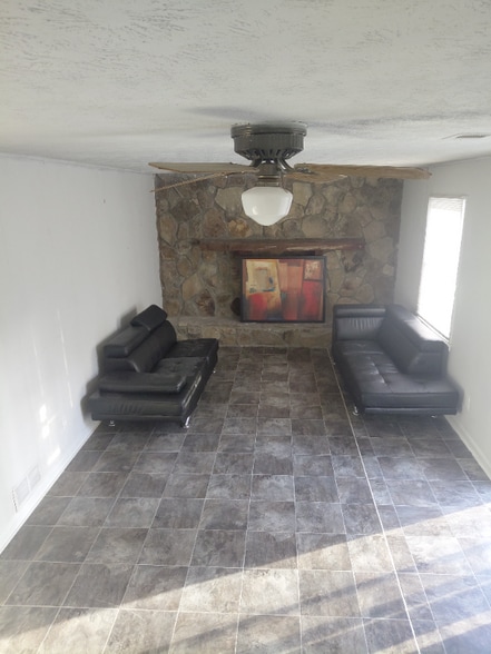 Building Photo - 975 Daisy Ct NW