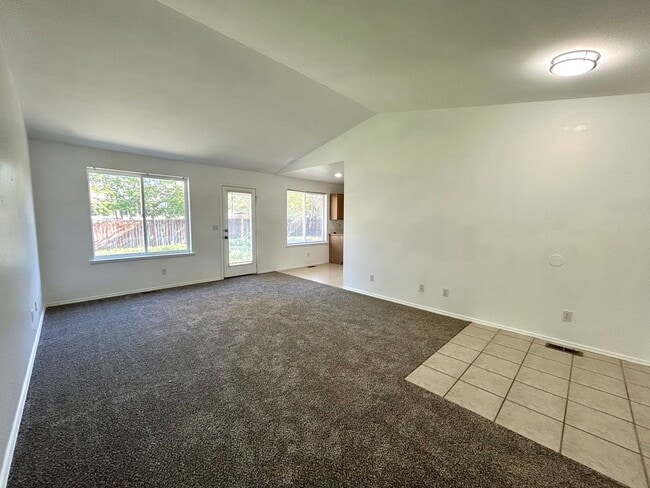 Building Photo - 3 Bed 2 Bath Home with Fenced Yard