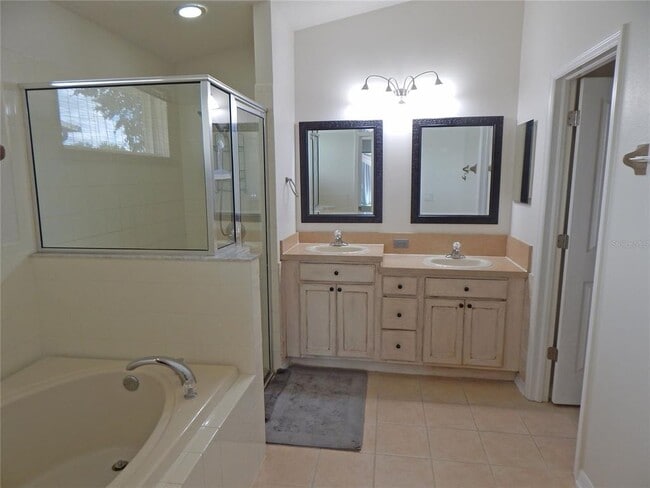 Building Photo - 6367 Bridgecrest Dr