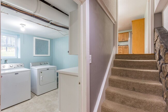 Building Photo - 4 Bedroom Rental in East Brainerd!