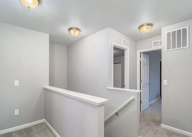 Building Photo - Newer 4 Bedroom Condo in Tiburon for Lease!