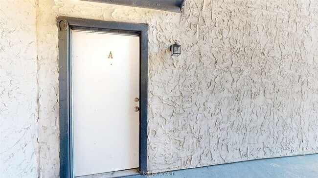 Building Photo - 1524 Pine Ridge Dr