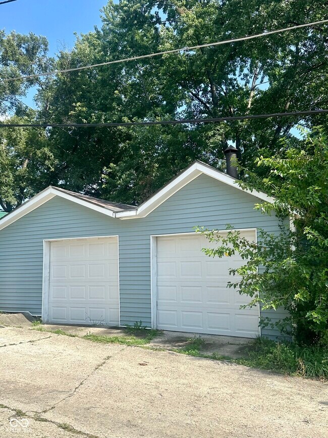 Building Photo - 2316 Coyner Ave