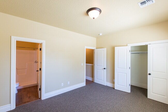 Building Photo - 436 10th NW St