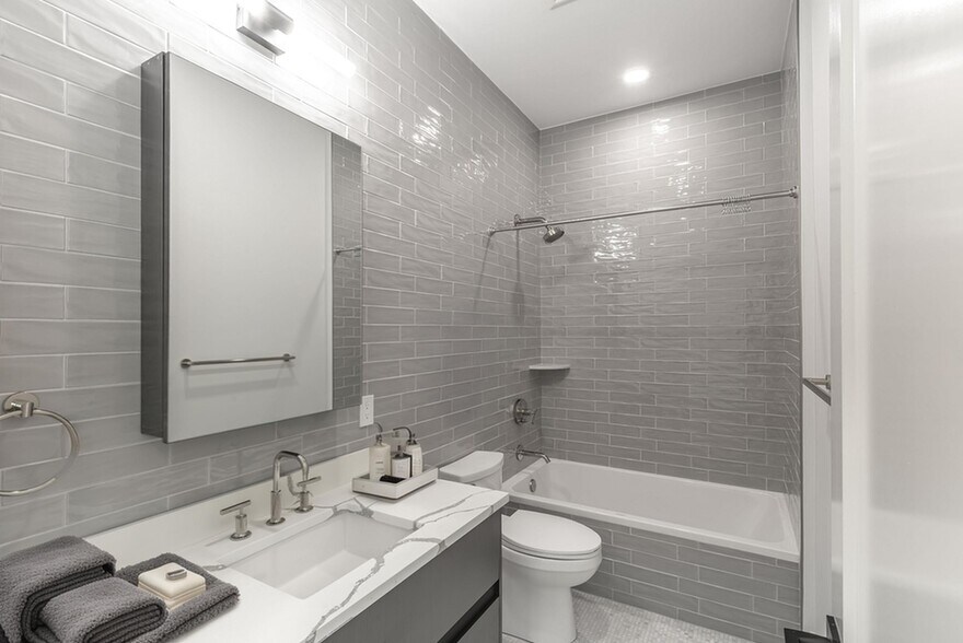 Building Photo - 169 Newbury St