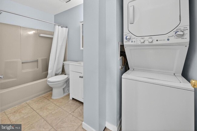 Building Photo - 203 Gregorys Way