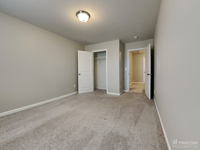 Building Photo - 423 Oakleigh Ln