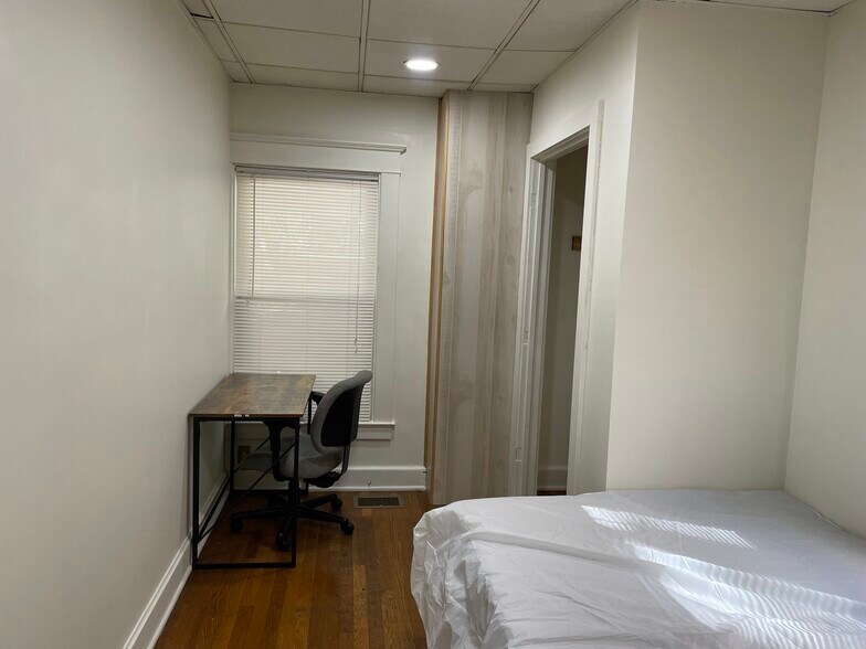 Bedroom 1 - 8 Park Pl