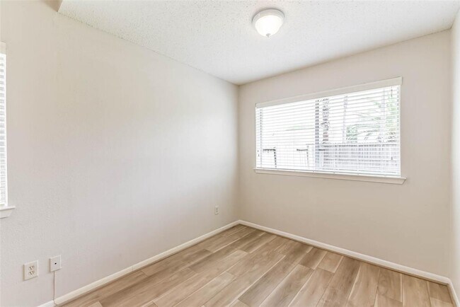 Building Photo - 9622 Oldenburg Ln