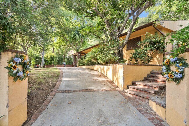 Building Photo - 2500 Benedict Canyon Drive