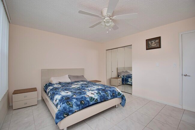 Building Photo - 2301 Lucaya Ln