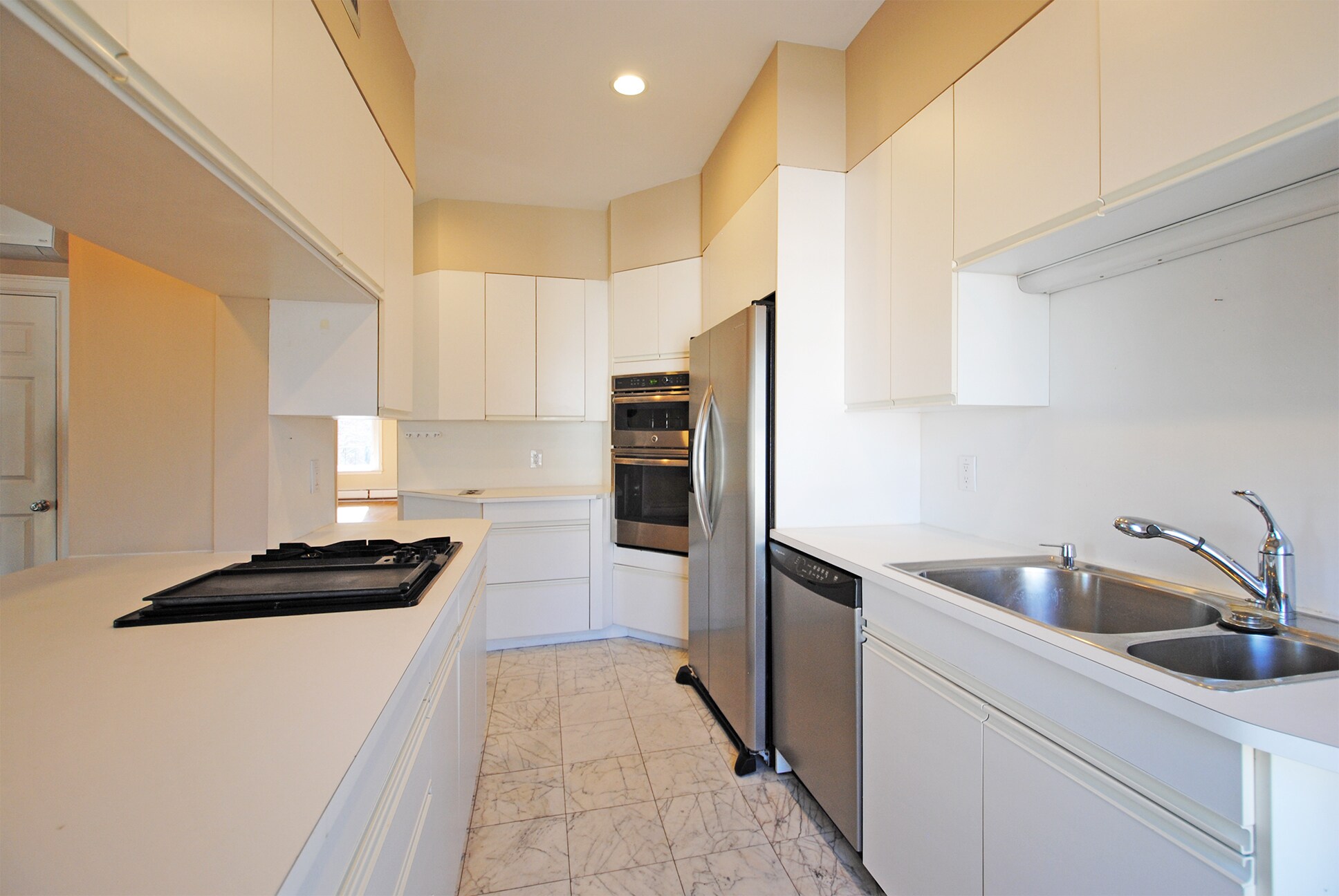 Building Photo - 33 Longwood Ave