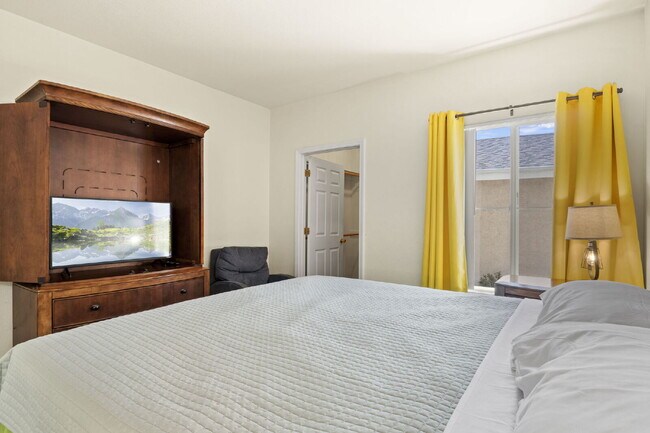 Building Photo - Fully Furnished Condo in Stratmoor Hills - Utilities Provided!